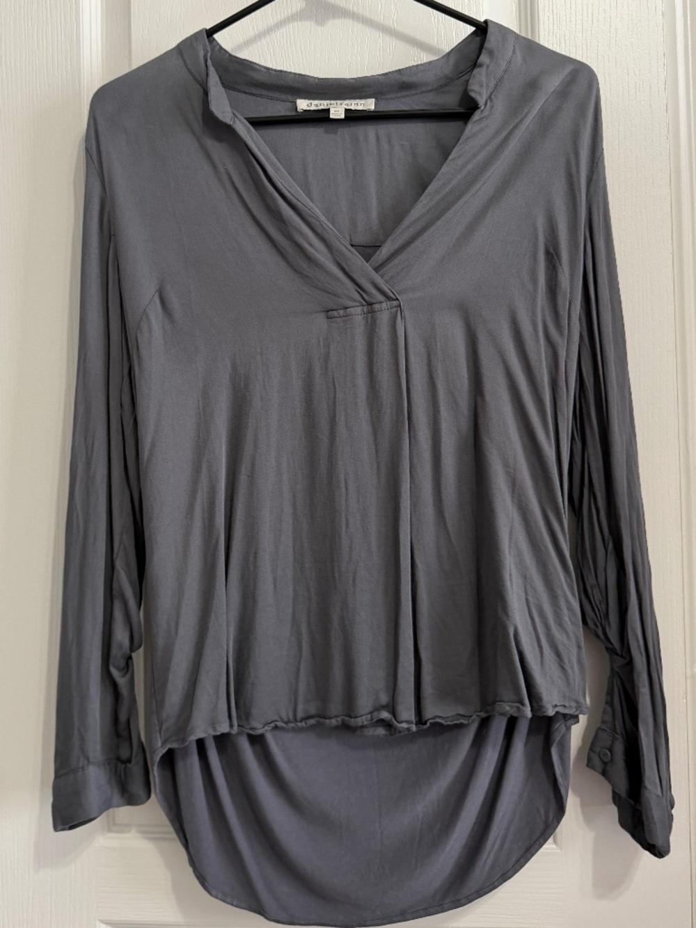 Daniel Rainn Gray V-Neck Roll Tab High Low Blouse - Size PM